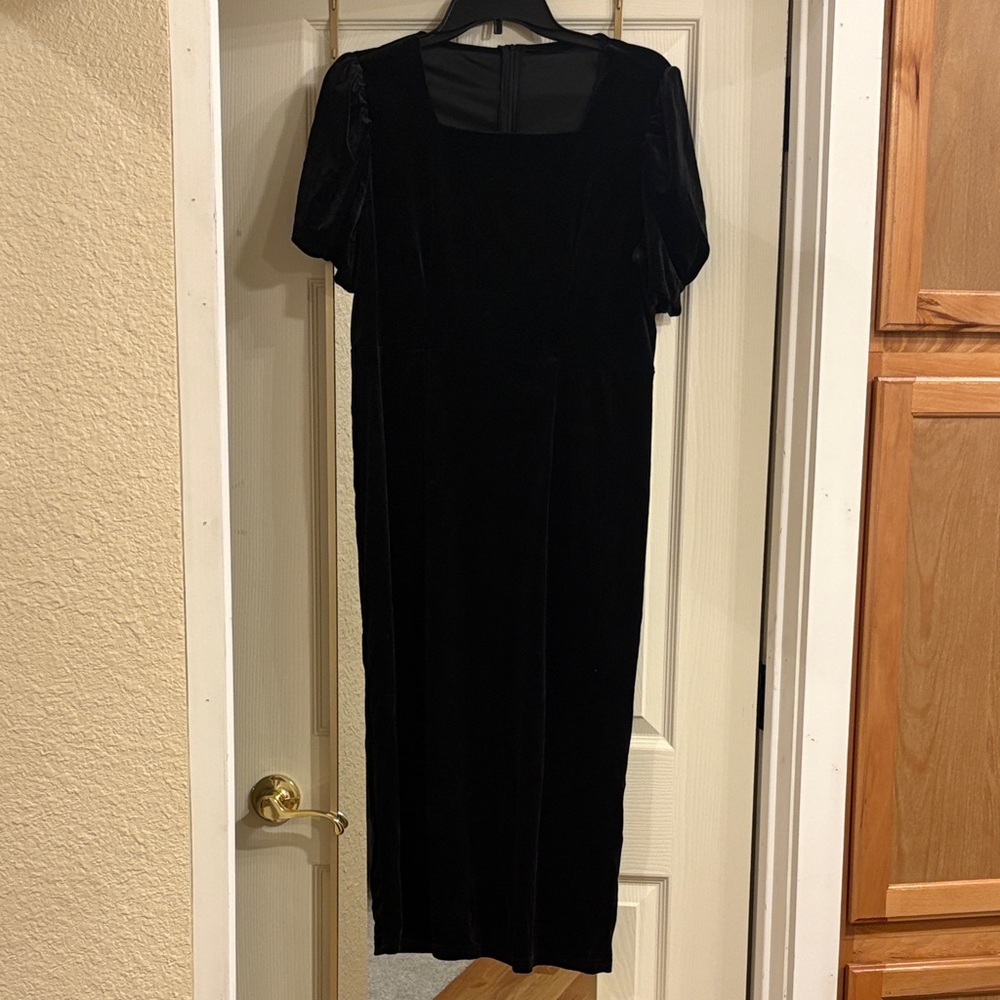 SHEIN Black Velvet Long Sleeve Dress